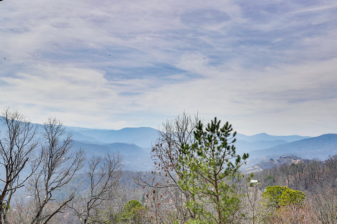 Landscape photo of Smokey Mountains.