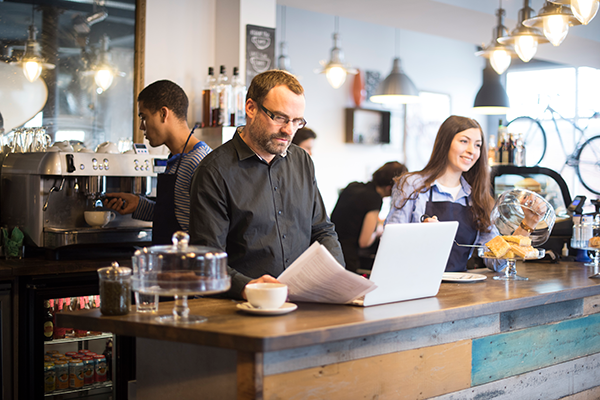 man sitting in a coffe with laptop