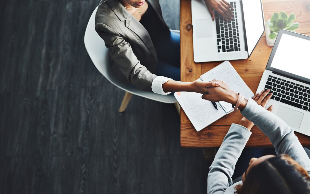 2 business people sharing a handshake