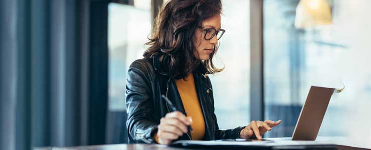 woman with online banking