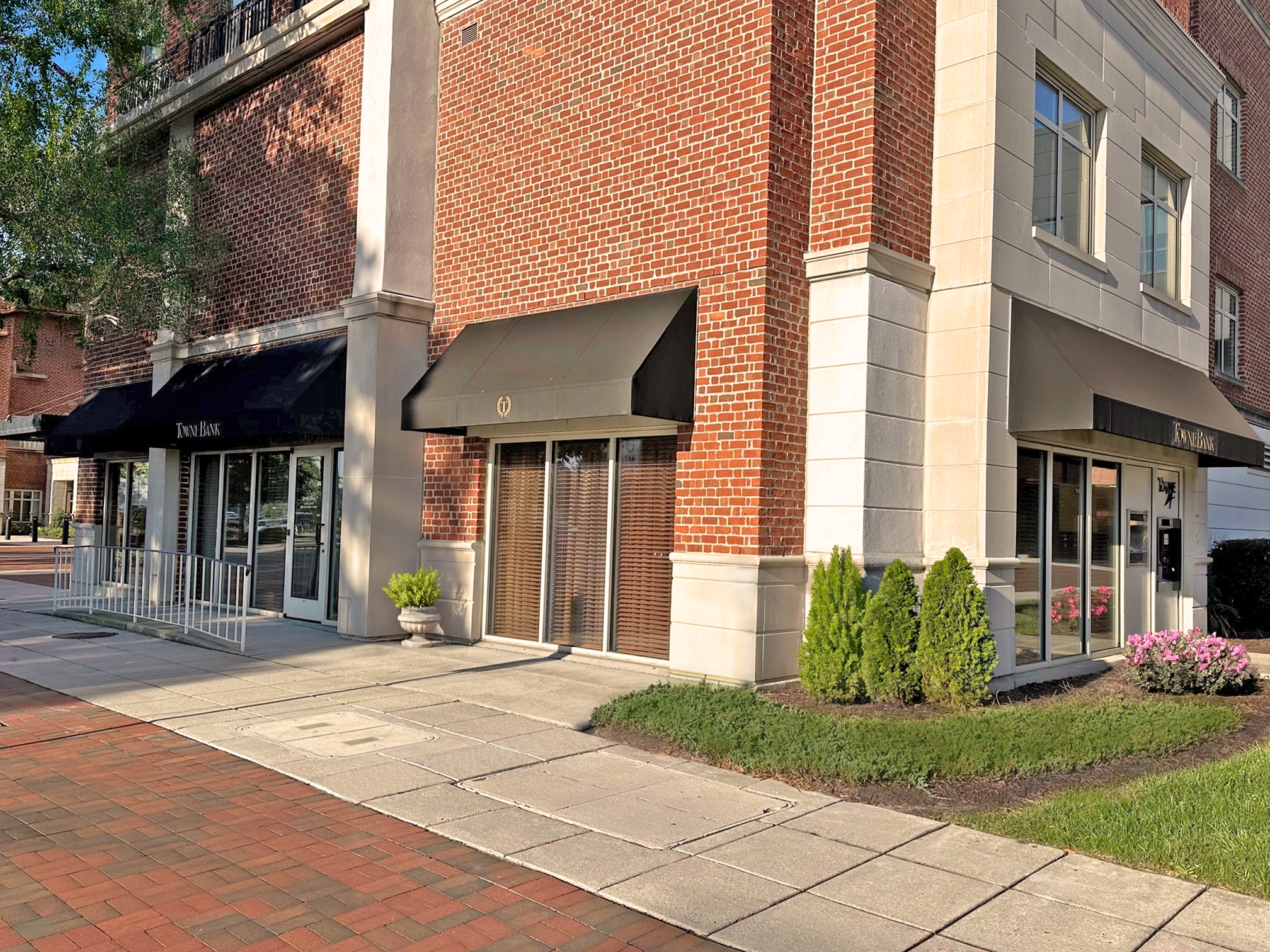 harbor's edge location